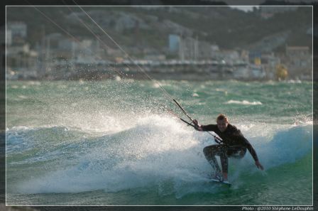 KiteSurf à Epluchure Beach, Marseille, France, janv. 2010