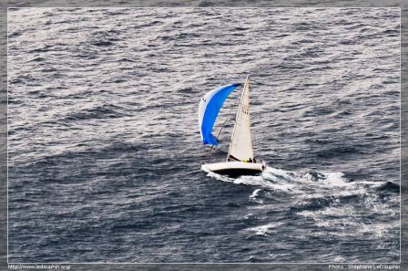 Départ au lof sous spi